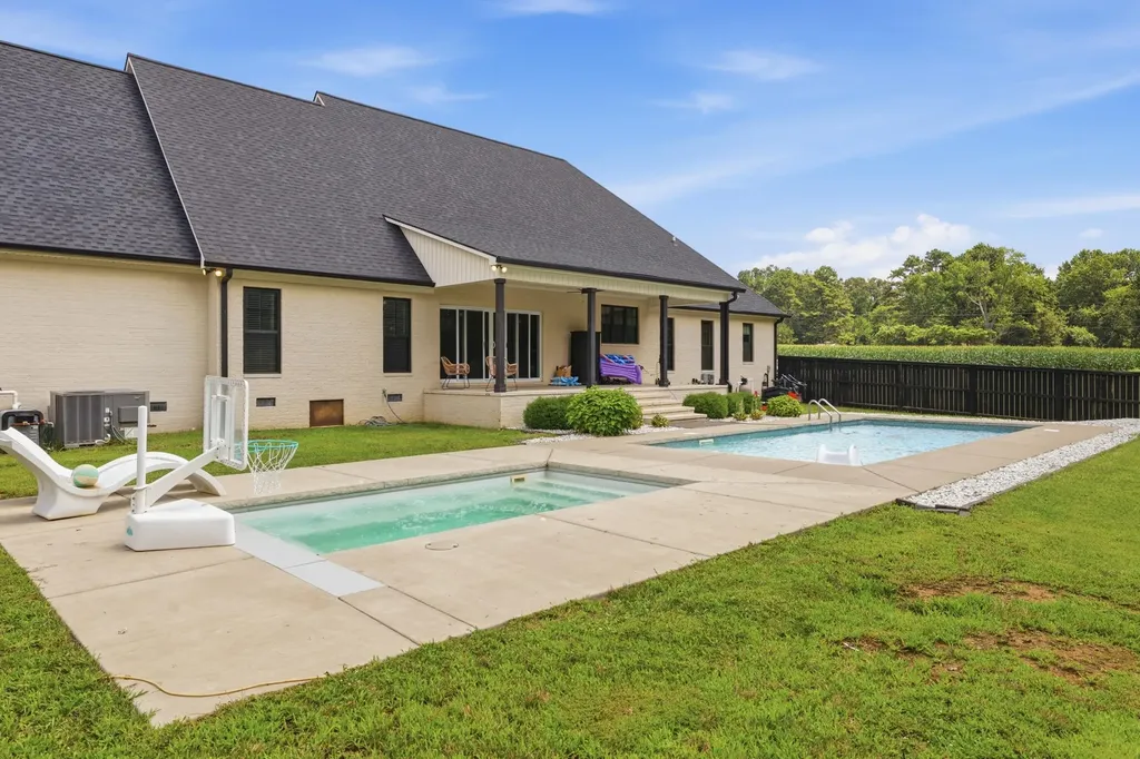 4221 N Kentucky 121 Murray KY 42071