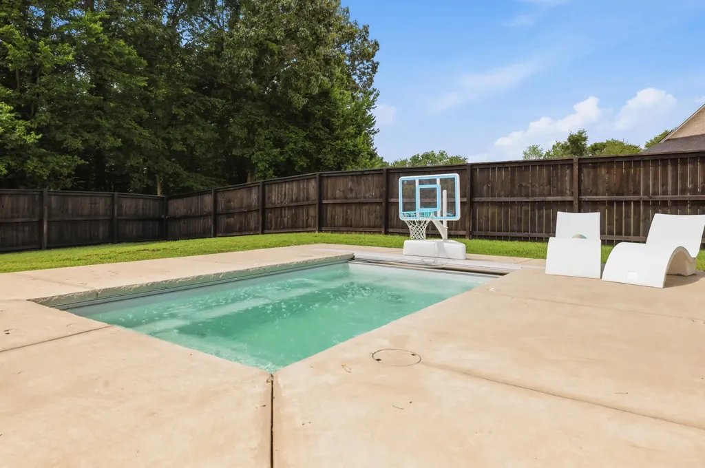 4221 N Kentucky 121 Murray KY 42071