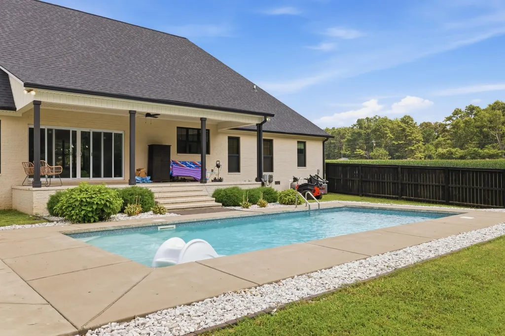 4221 N Kentucky 121 Murray KY 42071