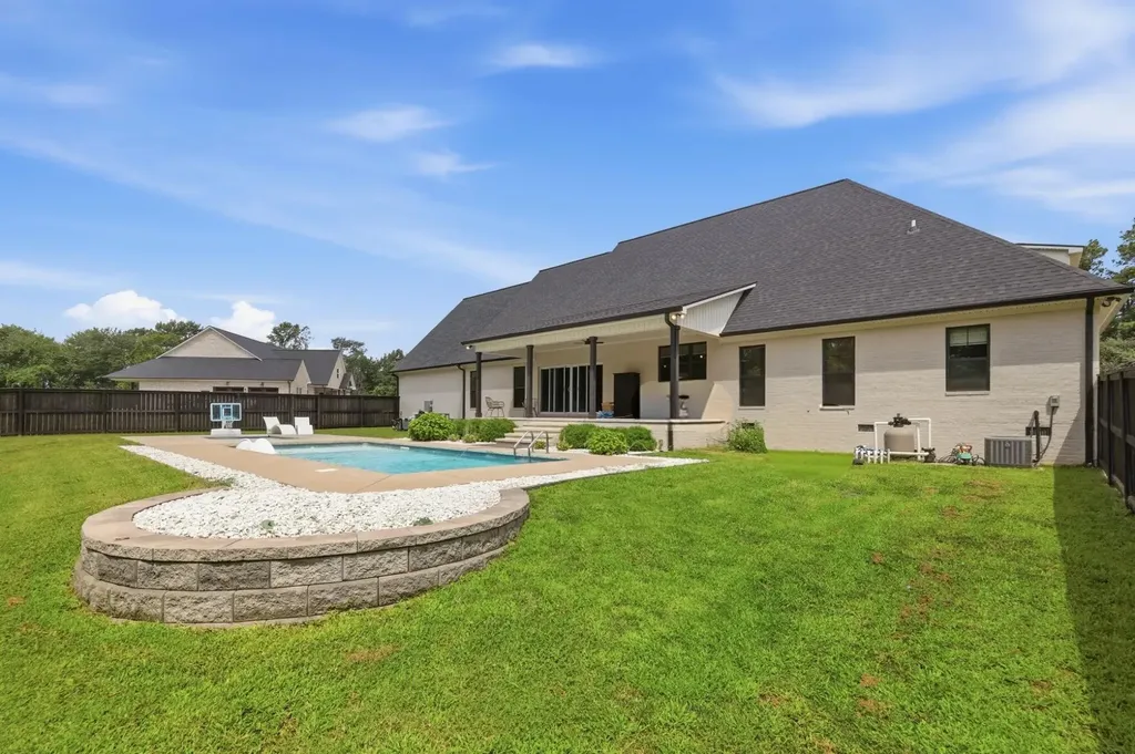 4221 N Kentucky 121 Murray KY 42071