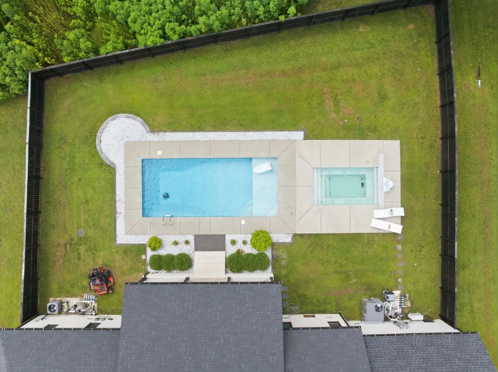 4221 N Kentucky 121 Murray KY 42071