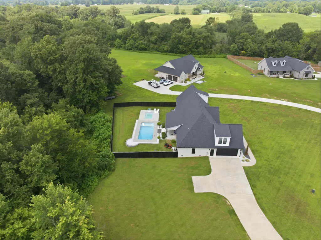 4221 N Kentucky 121 Murray KY 42071