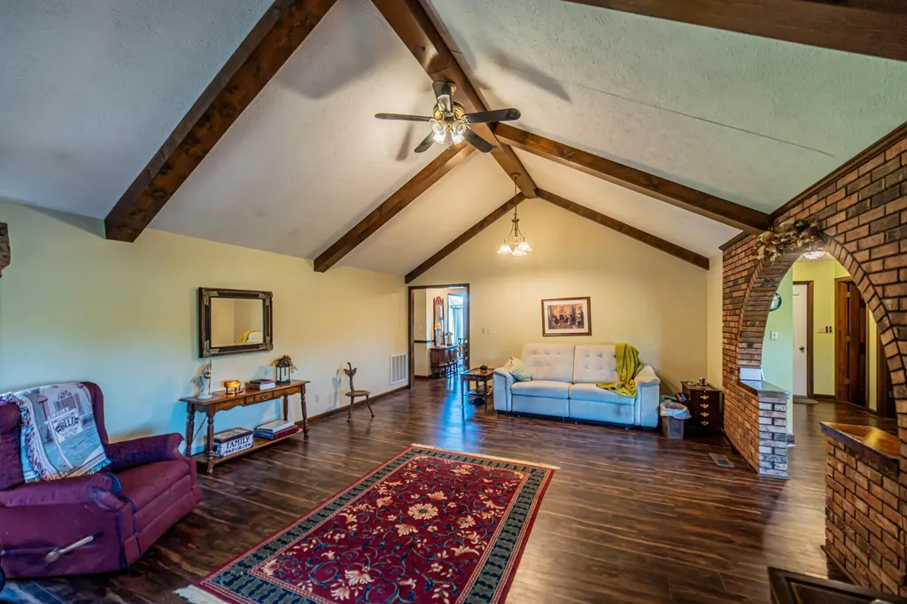 2331 Us-60 Marion KY 42064