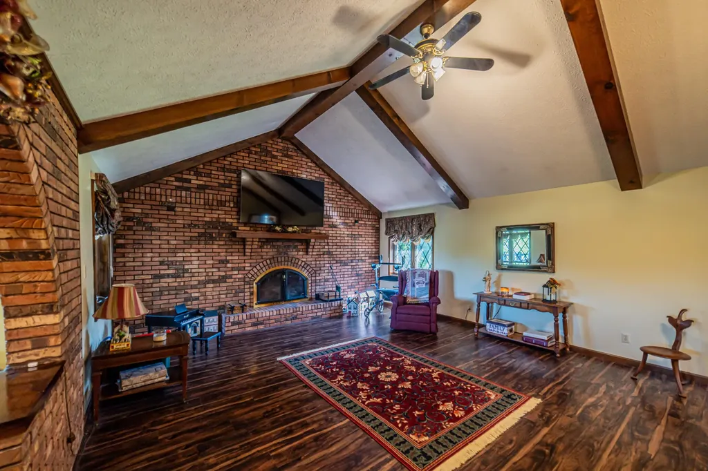 2331 Us-60 Marion KY 42064