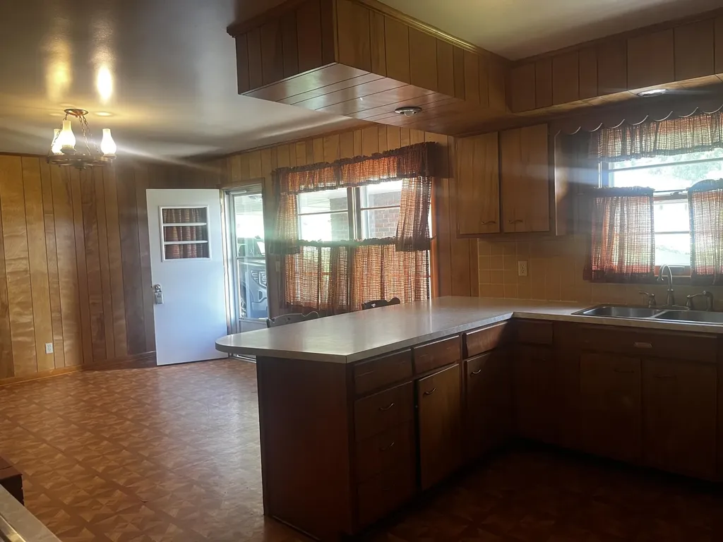 182 Harrison Avenue Monticello KY 42633