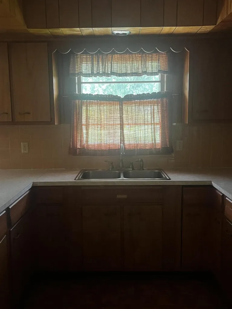 182 Harrison Avenue Monticello KY 42633