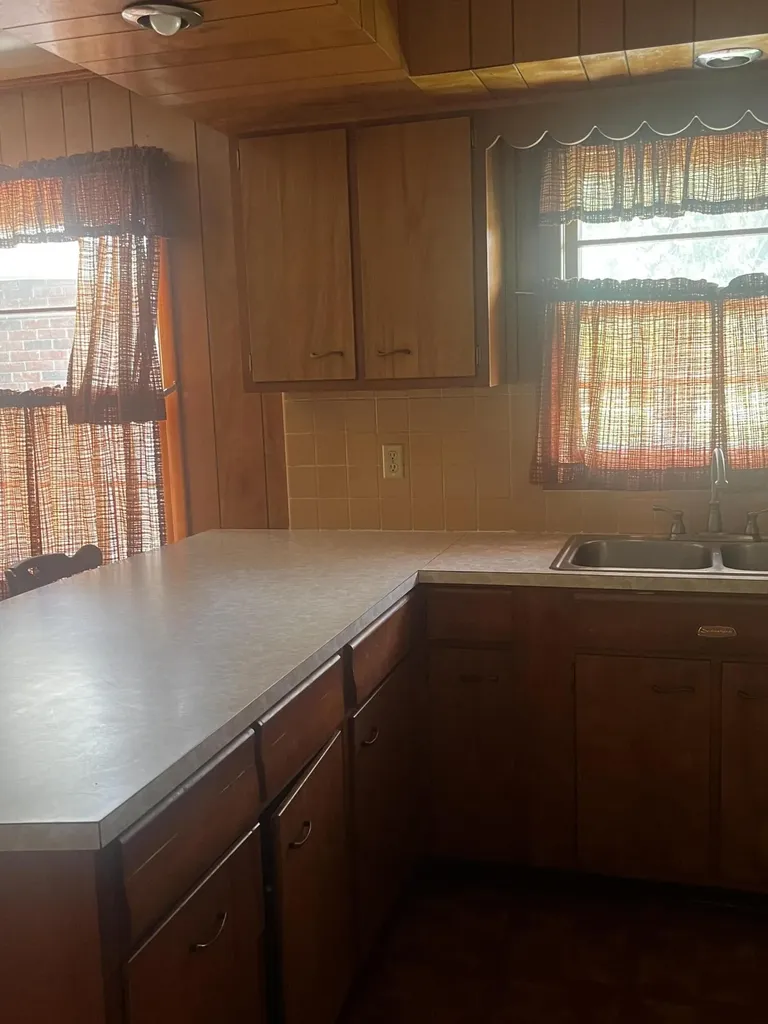 182 Harrison Avenue Monticello KY 42633