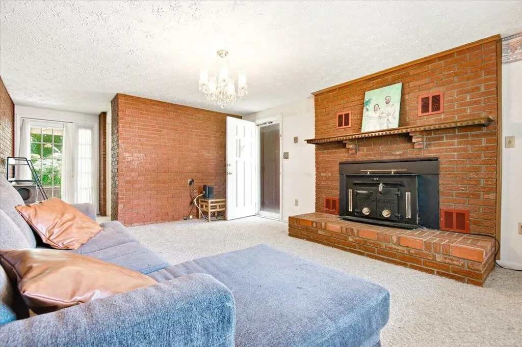 1398 S Wilderness Road Mt Vernon KY 40456