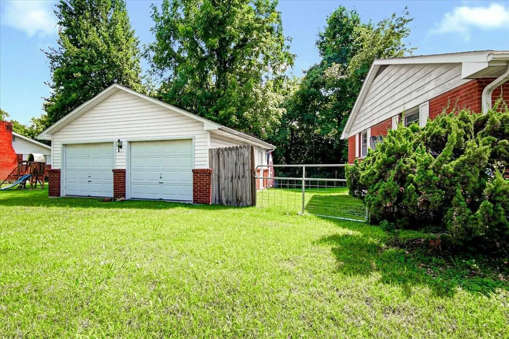 1398 S Wilderness Road Mt Vernon KY 40456