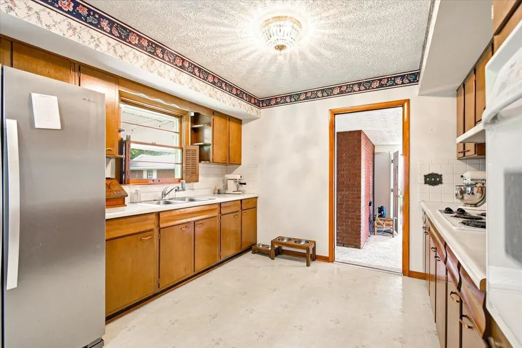 1398 S Wilderness Road Mt Vernon KY 40456