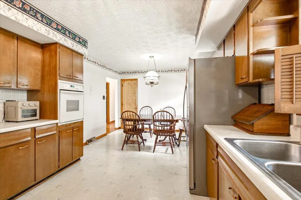1398 S Wilderness Road Mt Vernon KY 40456