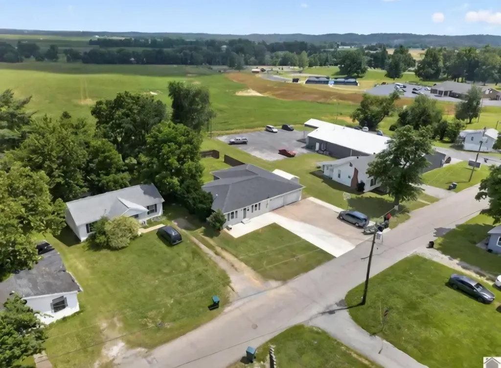 313 N Padgett Street Morganfield KY 42437