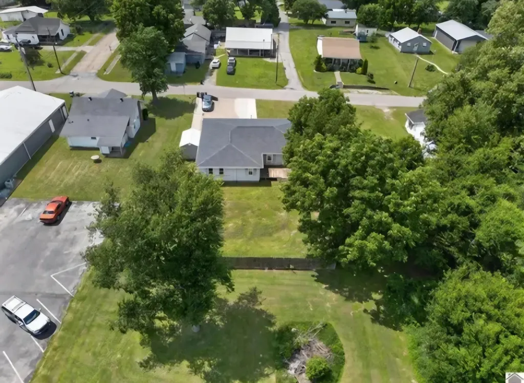 313 N Padgett Street Morganfield KY 42437