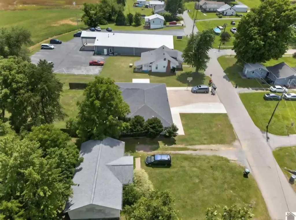 313 N Padgett Street Morganfield KY 42437
