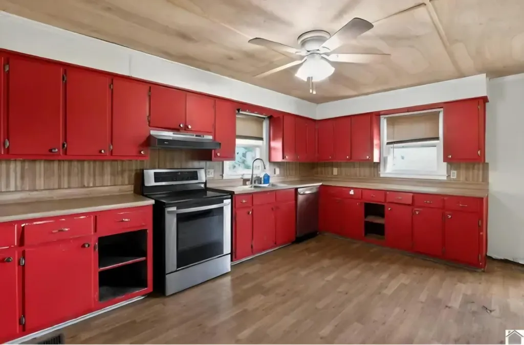 313 N Padgett Street Morganfield KY 42437