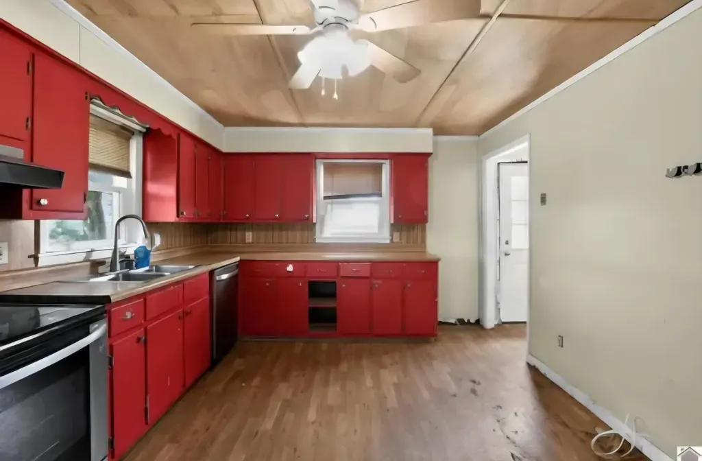 313 N Padgett Street Morganfield KY 42437