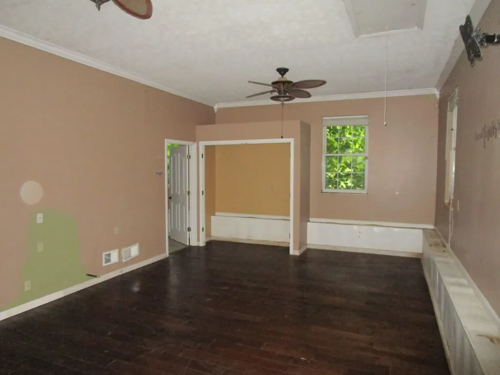 44 Happy Top Road Clay City KY 40312