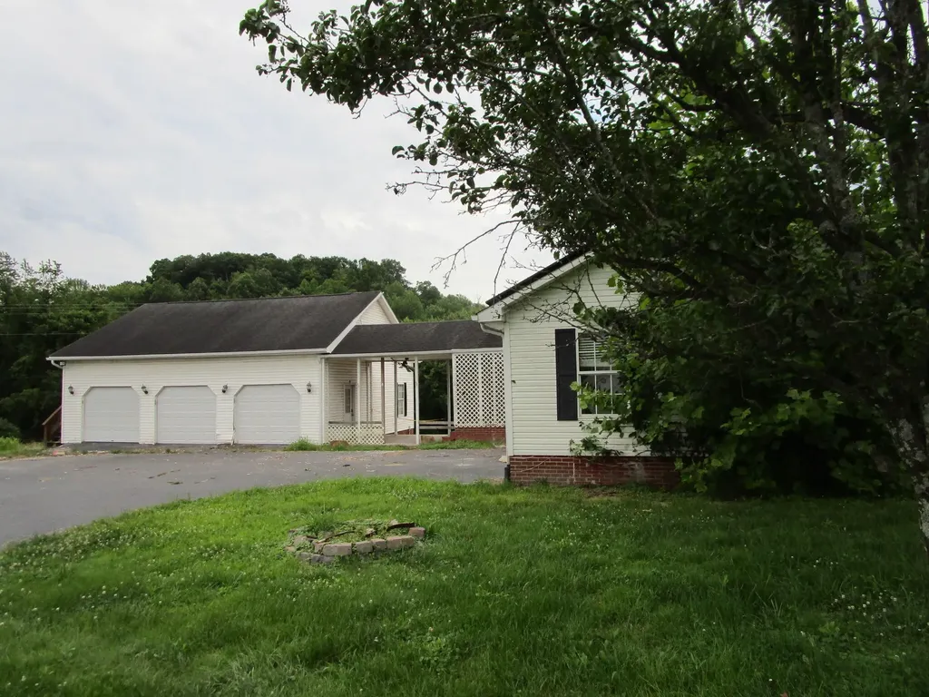 44 Happy Top Road Clay City KY 40312