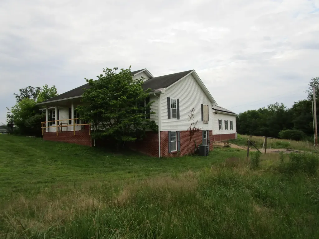 44 Happy Top Road Clay City KY 40312