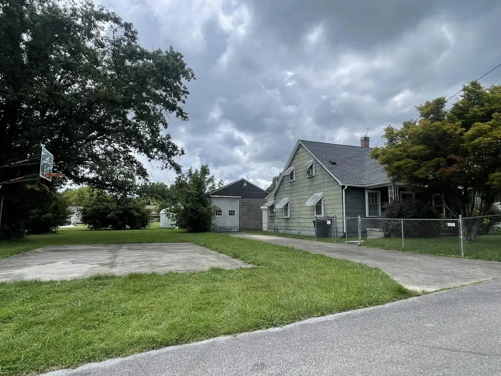 103 Holt Avenue Barbourville KY 40906