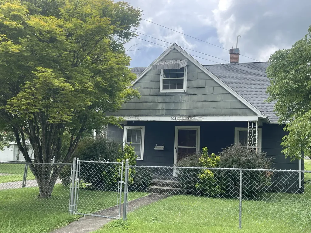 103 Holt Avenue Barbourville KY 40906