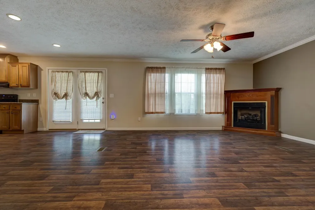 422 S Queen Street Mt Sterling KY 40353