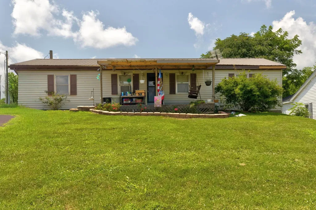 422 S Queen Street Mt Sterling KY 40353