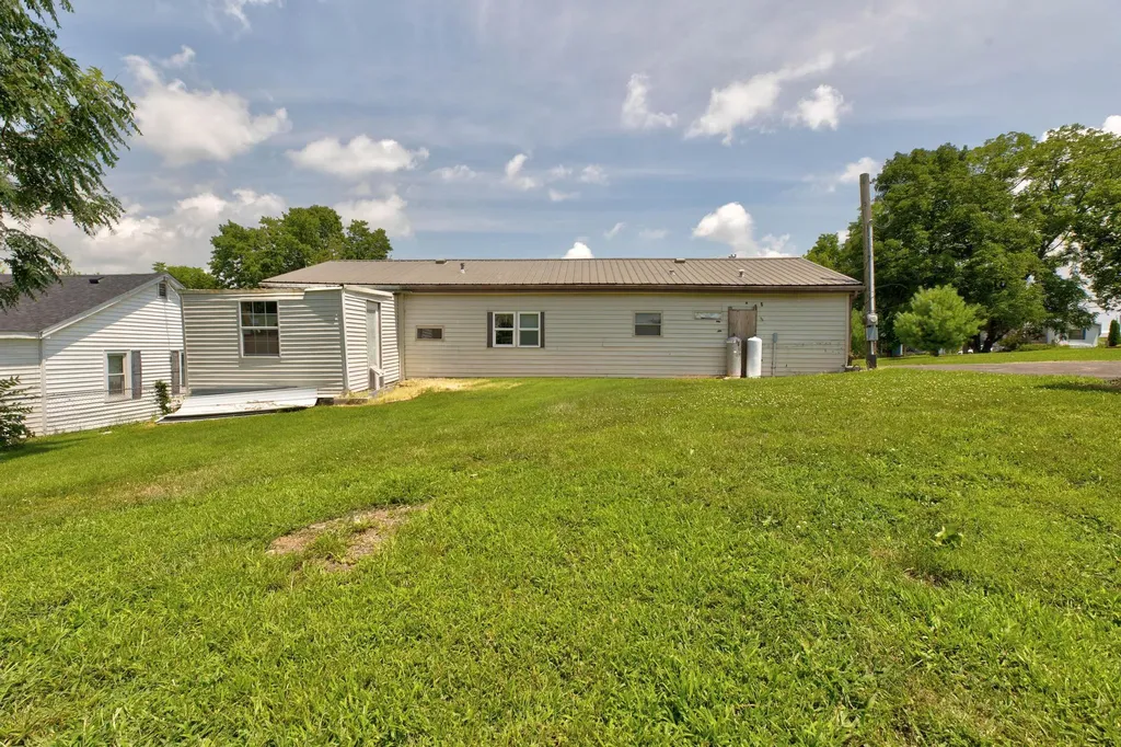 422 S Queen Street Mt Sterling KY 40353