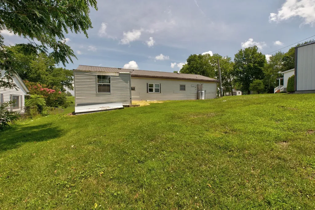 422 S Queen Street Mt Sterling KY 40353