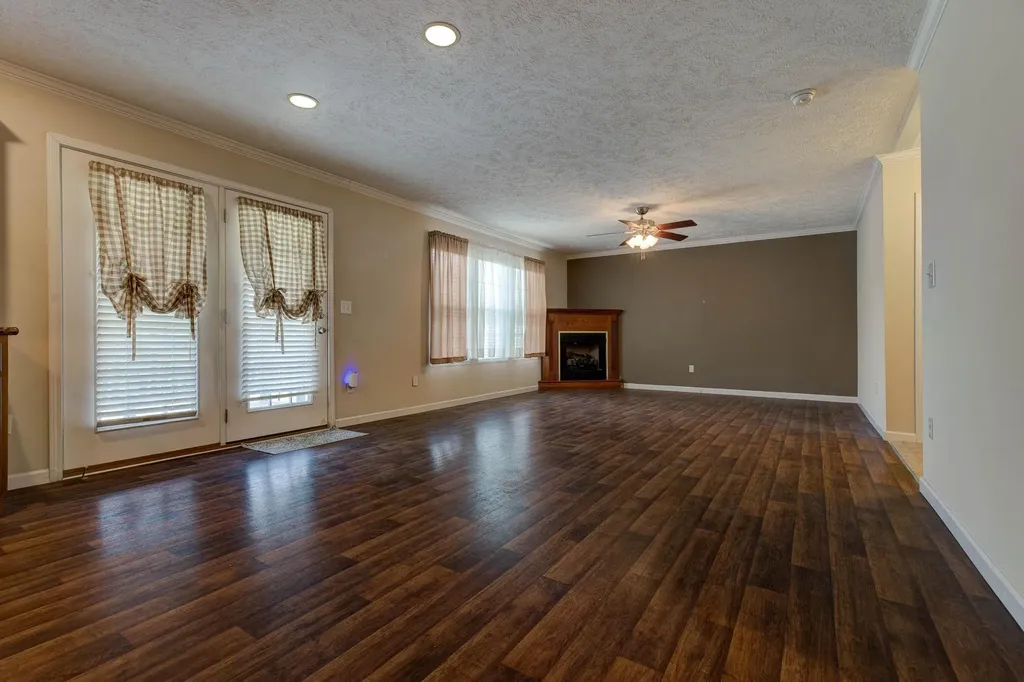422 S Queen Street Mt Sterling KY 40353