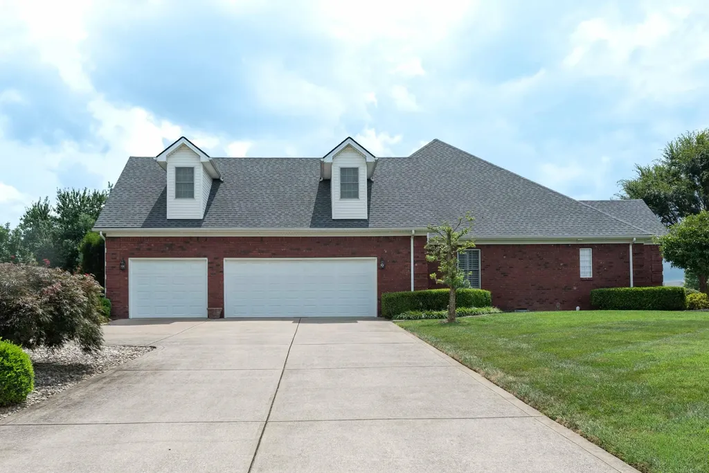 333 Foxtail Road Versailles KY 40383