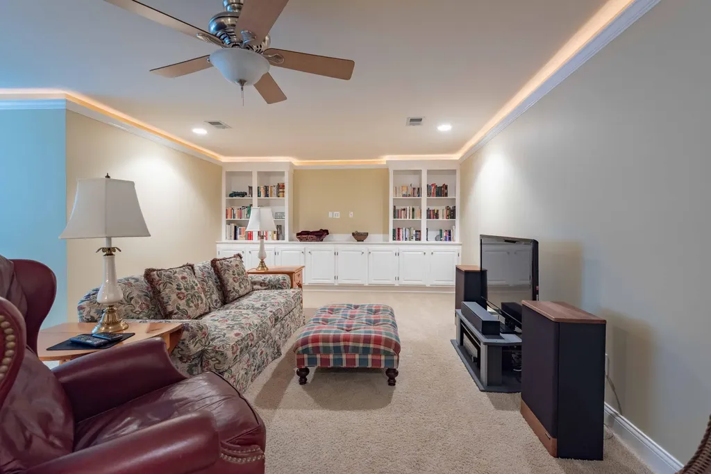 333 Foxtail Road Versailles KY 40383