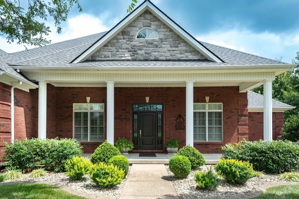 333 Foxtail Road Versailles KY 40383