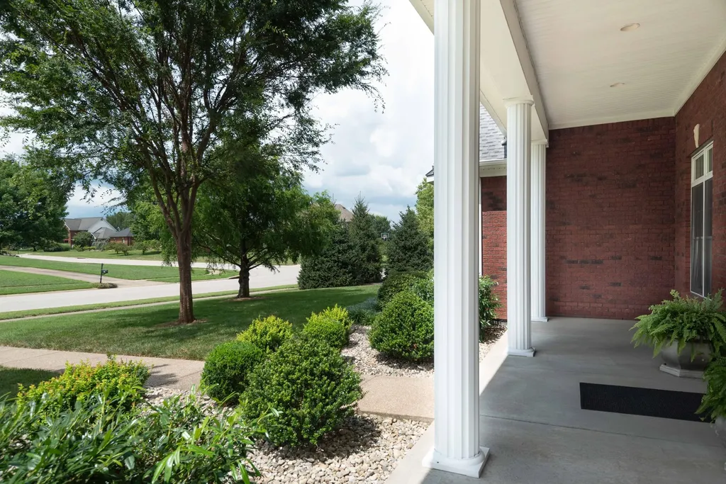 333 Foxtail Road Versailles KY 40383