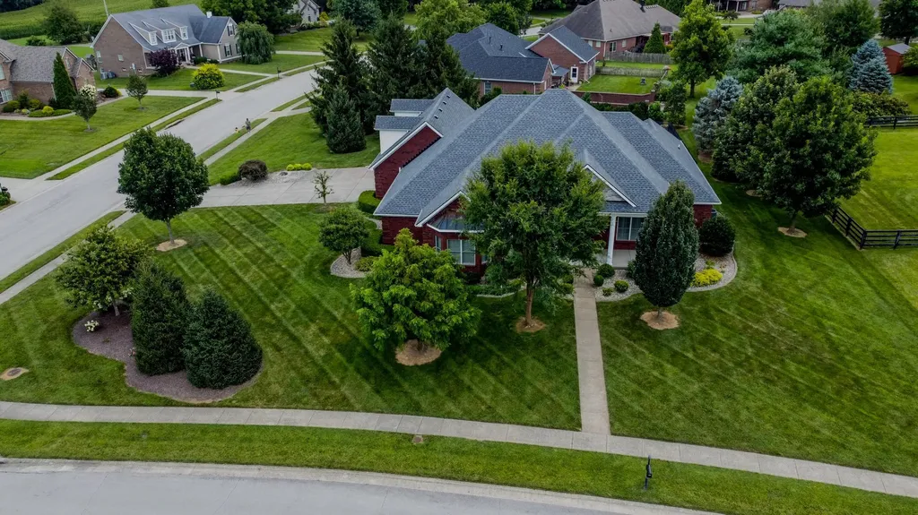 333 Foxtail Road Versailles KY 40383