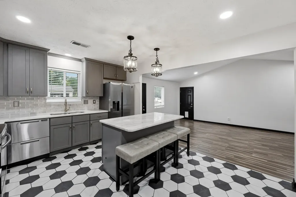 425 Quail Run Road Versailles KY 40383