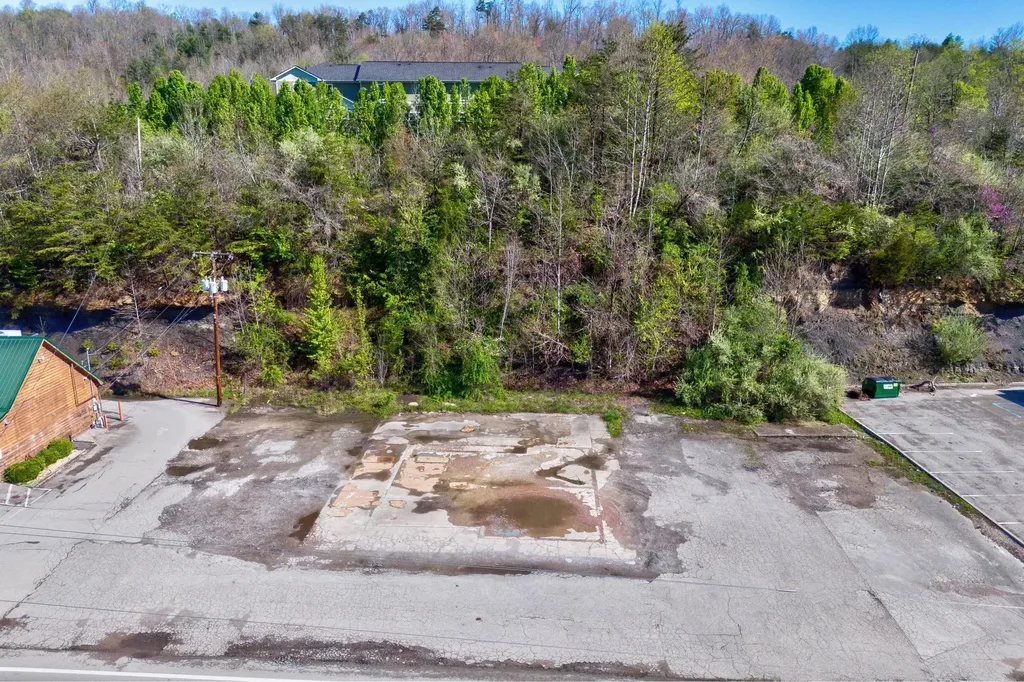 629 Prestonsburg Street West Liberty KY 41472