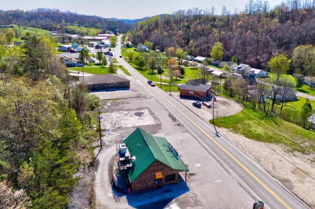 629 Prestonsburg Street West Liberty KY 41472