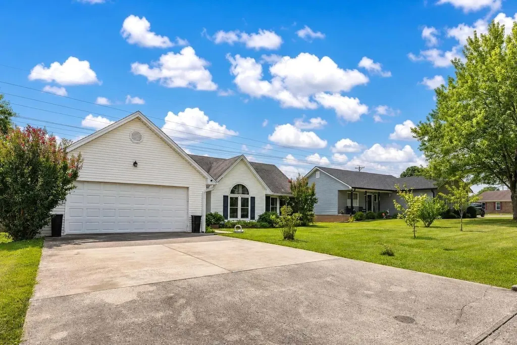 1079 Ashley Way Lawrenceburg KY 40342