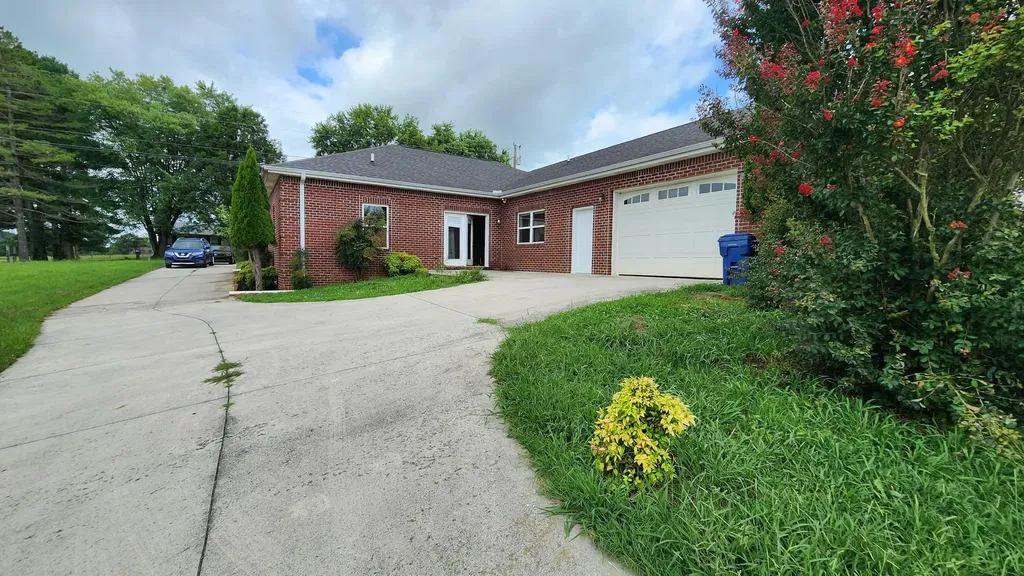 299 Highway 1676 Science Hill KY 42553