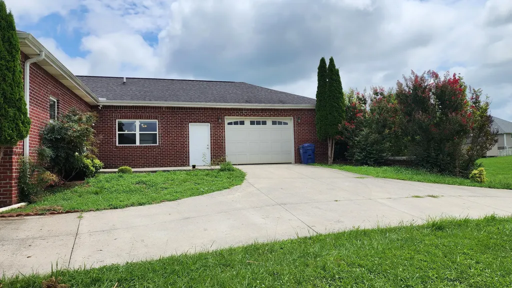 299 Highway 1676 Science Hill KY 42553