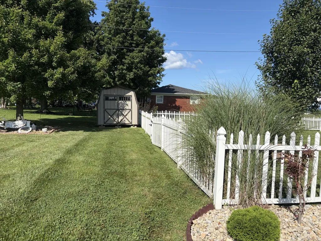 24 Sara Lane Tollesboro KY 41189
