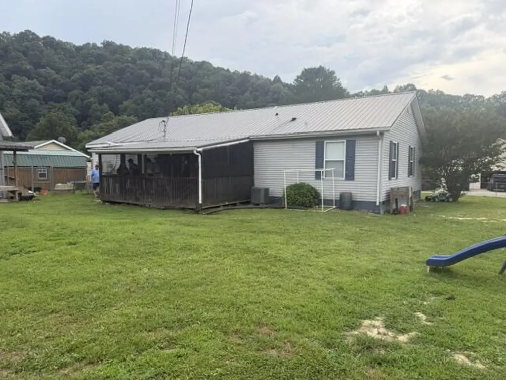 275 Burton Road Letcher KY 41832