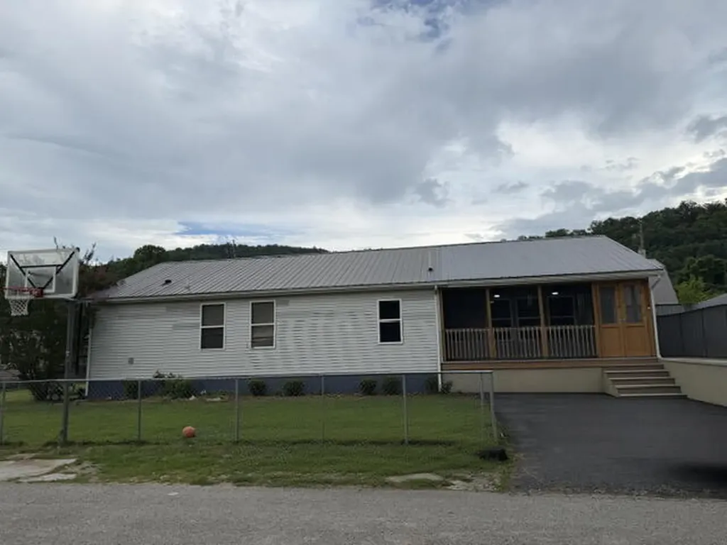 275 Burton Road Letcher KY 41832