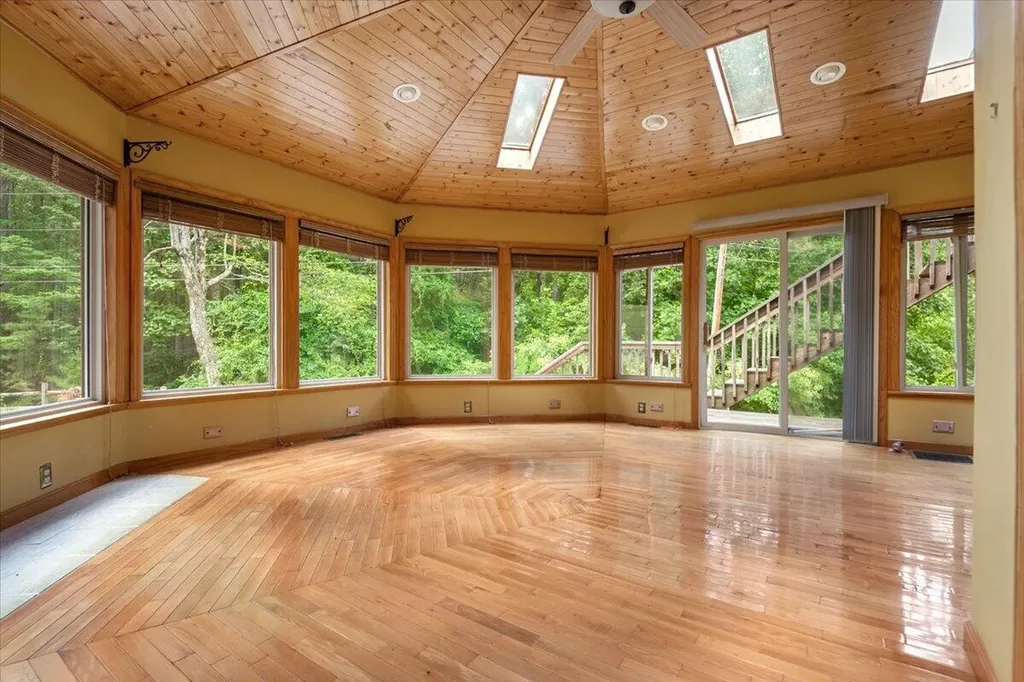 935 Whippoorwill Road Corbin KY 40701
