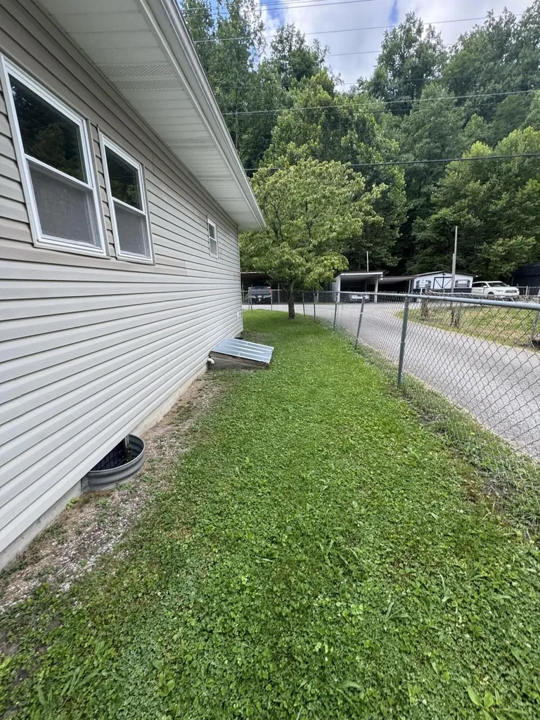 358 E Main Street Lynch KY 40855