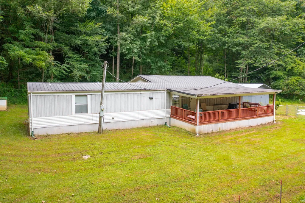 501 Left Fork Moore Creek Road Fourmile KY 40939