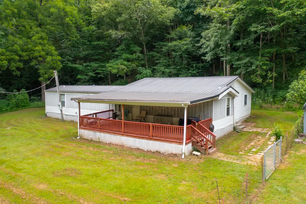 501 Left Fork Moore Creek Road Fourmile KY 40939