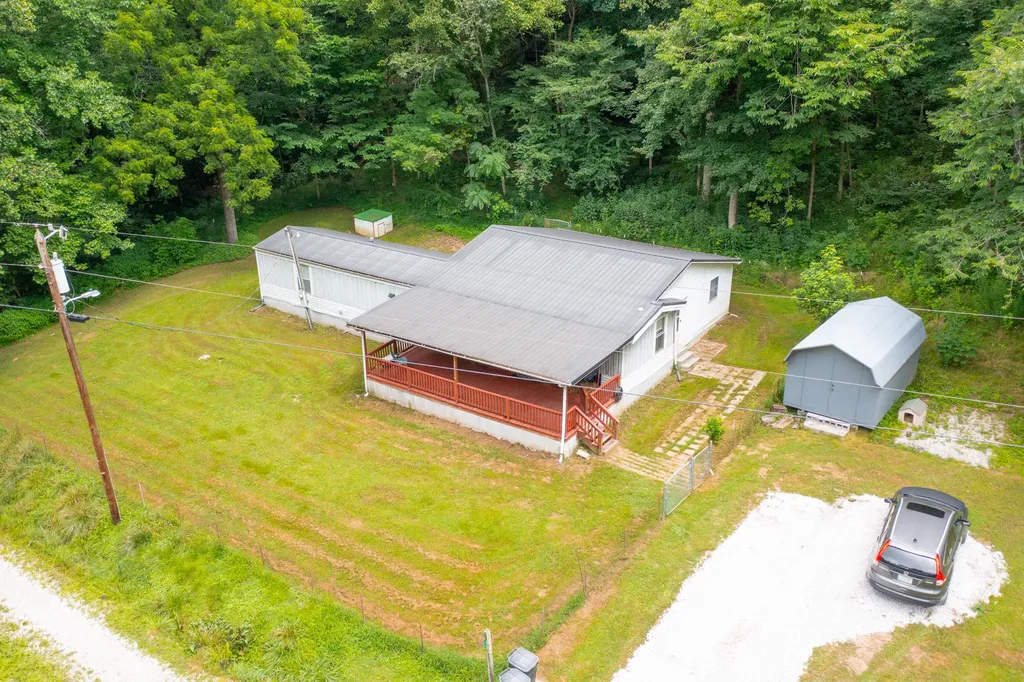 501 Left Fork Moore Creek Road Fourmile KY 40939