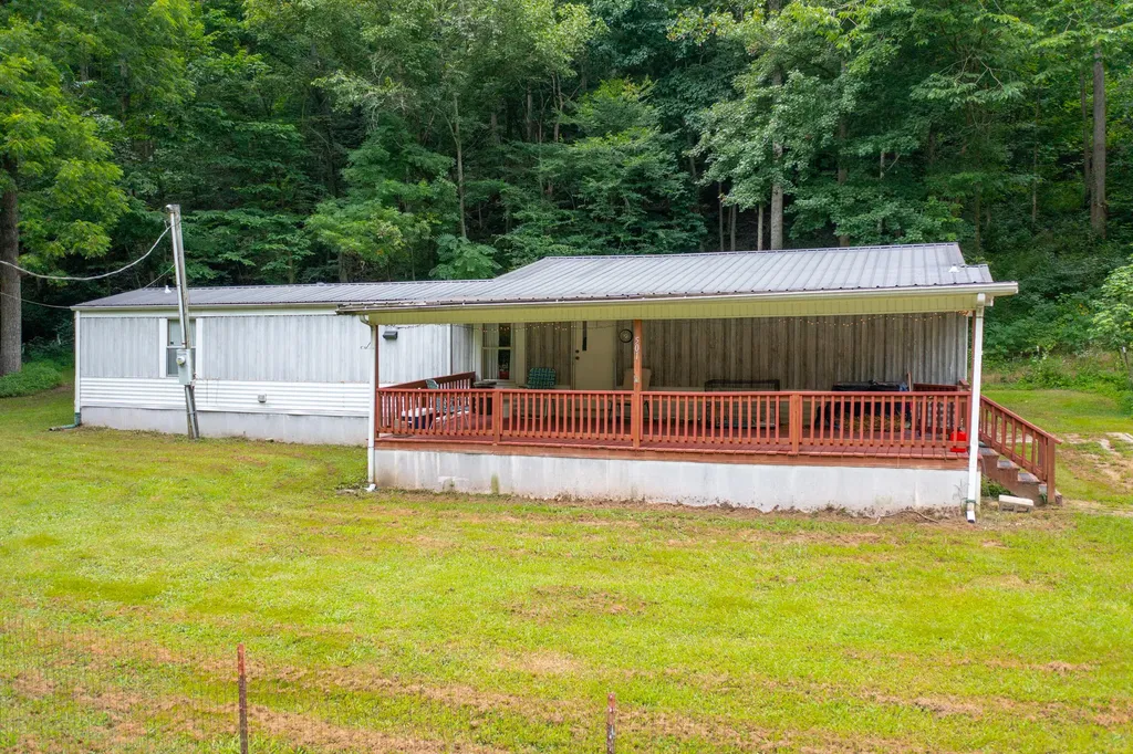 501 Left Fork Moore Creek Road Fourmile KY 40939